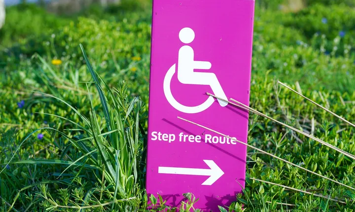 Accessibility sign pointing to a step-free route.